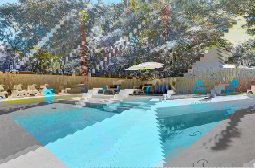 Foto 52 - Southern Oasis by Avantstay 0.5mi Walk to the Beach, Pool, Patio, Large Yard