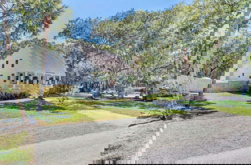 Foto 64 - Southern Oasis by Avantstay 0.5mi Walk to the Beach, Pool, Patio, Large Yard