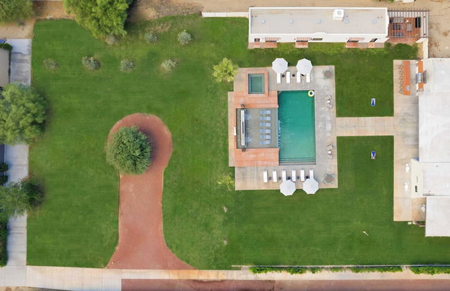 Sleeps 20! Architectural Mansion w/ Pool, Indoor Tennis Court, Game Room Starlight Estate by Avantstay - Foto 57
