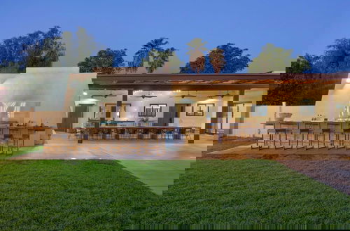 Foto 56 - Starlight Estate by Avantstay 26 People! Architectual Mansion w/ Pool, Tennis Court, Game Room