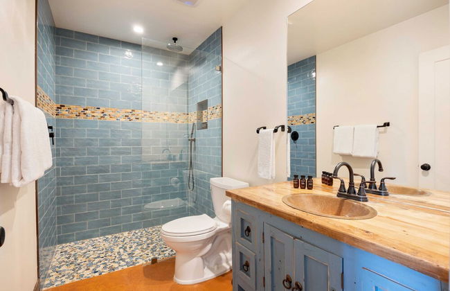 Starlight Estate by Avantstay 26 People! Architectual Mansion w/ Pool, Tennis Court, Game Room - Foto 14