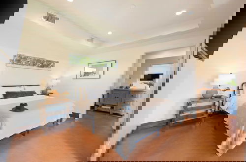 Foto 36 - Starlight Estate by Avantstay 26 People! Architectual Mansion w/ Pool, Tennis Court, Game Room