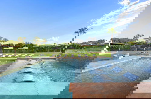 Foto 17 - Starlight Estate by Avantstay 26 People! Architectual Mansion w/ Pool, Tennis Court, Game Room