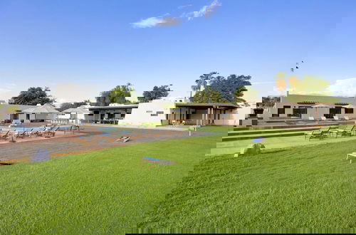 Foto 57 - Starlight Estate by Avantstay 26 People! Architectual Mansion w/ Pool, Tennis Court, Game Room