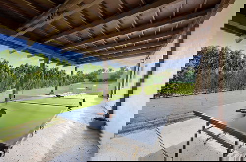 Foto 53 - Starlight Estate by Avantstay 26 People! Architectual Mansion w/ Pool, Tennis Court, Game Room