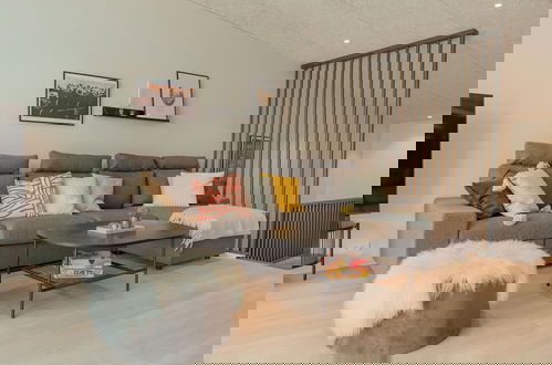 Photo 12 - Luxurious Waterfront Retreat | Spectacular Views