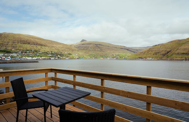 Luxurious Waterfront Retreat | Spectacular Views - Photo 1