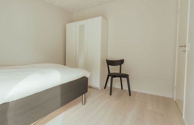 Luxurious Waterfront Retreat | Spectacular Views - Photo 3