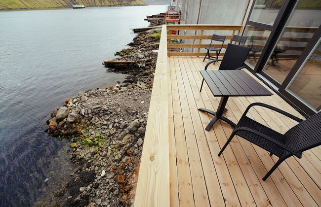 Luxurious Waterfront Retreat | Spectacular Views - Photo 18