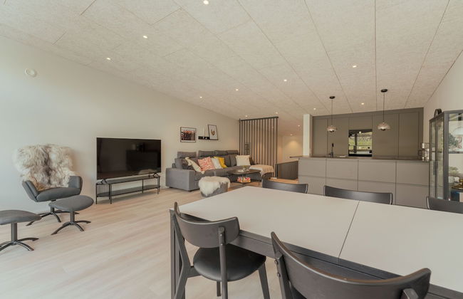 Luxurious Waterfront Retreat | Spectacular Views - Photo 11