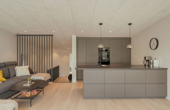 Luxurious Waterfront Retreat | Spectacular Views - Photo 7