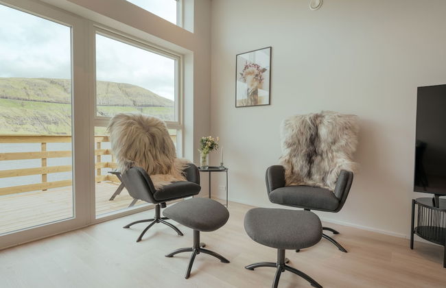 Luxurious Waterfront Retreat | Spectacular Views - Photo 17