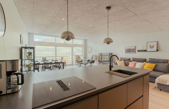 Luxurious Waterfront Retreat | Spectacular Views - Photo 8