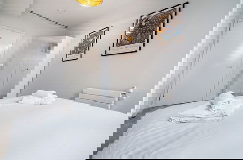 Foto 4 - Chic & Stylish 2Bed in Heart of London