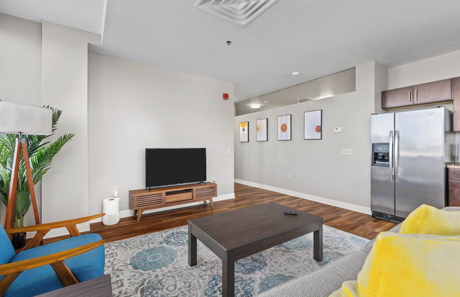 Sleek 2BR Downtown Retreat with Gym - Foto 27