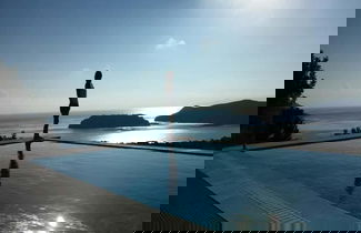 Photo 2 - Sea View 3 Bedroom Villa Close to the Beach