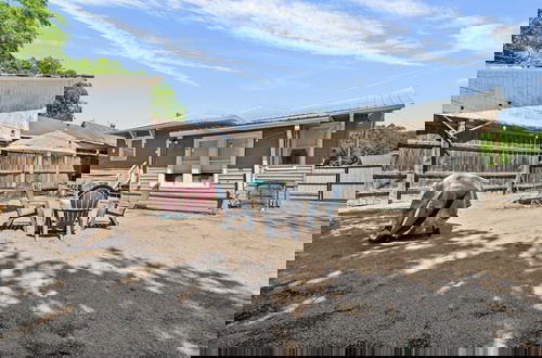 Photo 17 - Gorgeous Artistic Fully Fenced Home Near Downtown