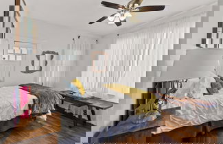 Photo 3 - Gorgeous Artistic Fully Fenced Home Near Downtown