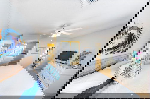 Foto 3 - Crystal Village II, Unit 10B