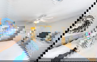 Foto 3 - Crystal Village II, Unit 10B