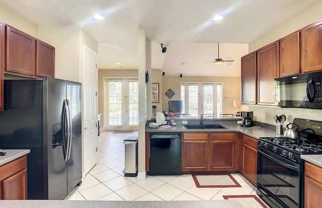 Fantastic 7 Bed 6 Bath in Prestigious Gated Comm - Foto 23