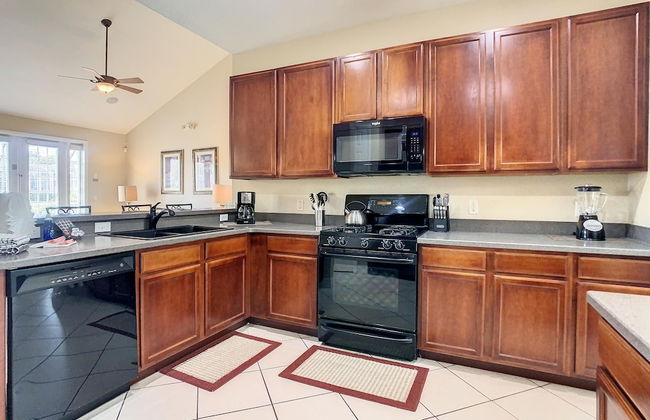 Fantastic 7 Bed 6 Bath in Prestigious Gated Comm - Foto 21