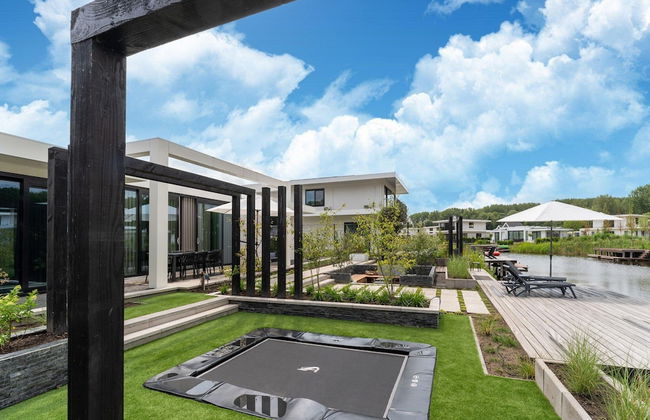 Chic Family Villa With Play Area - Photo 30