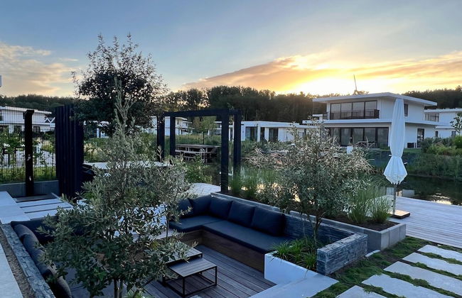 Chic Family Villa With Play Area - Photo 33