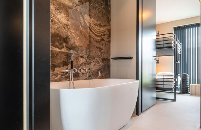 Chic Family Villa With Play Area - Photo 20