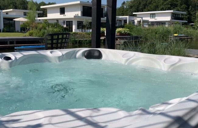 Chic Family Villa With Play Area - Photo 22