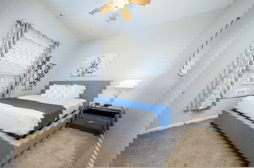 Foto 5 - Penthouse Vacation Condo, Near the Parks - 2015
