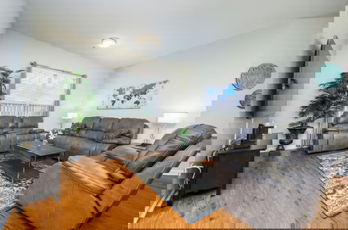 Foto 26 - Penthouse Vacation Condo, Near the Parks - 2015