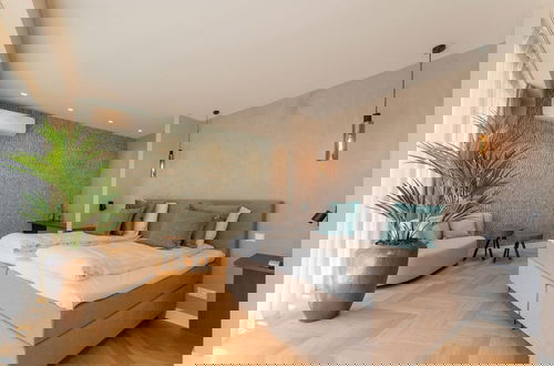 Foto 8 - Water Villa With Infrared Sauna and Jetty