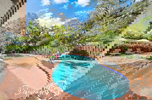 Foto 42 - Charming 9BR New-build Home w/ Heated Pool & Games
