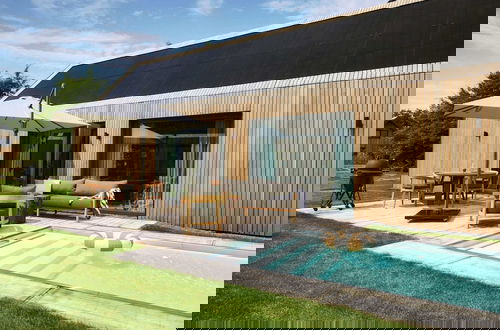 Foto 1 - Lush Holiday Home With Private Pool