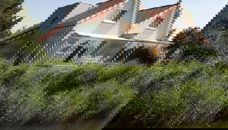 Foto 1 - Holiday Home on the Water in Friesland