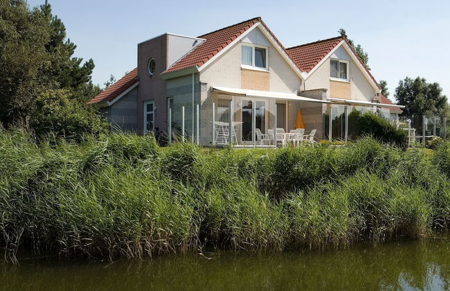Holiday Home on the Water in Friesland - Foto 1
