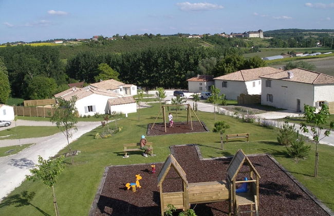 Luxury Villa With Covered Terrace in Chalais - Photo 34