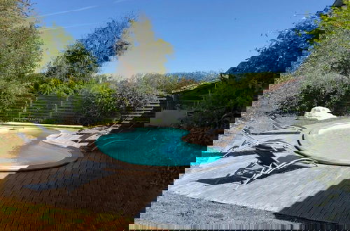 Foto 23 - Luxury Villa With Covered Terrace in Chalais