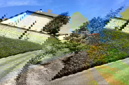 Foto 33 - Luxury Villa With Covered Terrace in Chalais