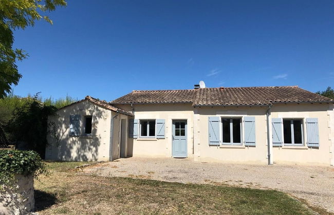 Luxury Villa With Covered Terrace in Chalais - Photo 32