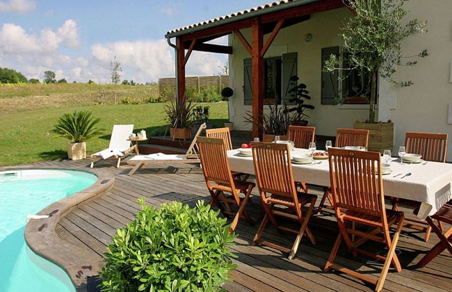 Luxury Villa With Covered Terrace in Chalais - Photo 21