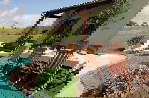 Foto 21 - Luxury Villa With Covered Terrace in Chalais