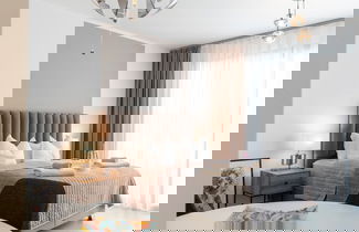 Foto 3 - Bright and Lovely Furnished Studio Apartment
