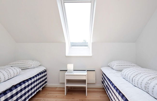 6 Person Holiday Home on a Holiday Park in Karrebaeksminde - Foto 2