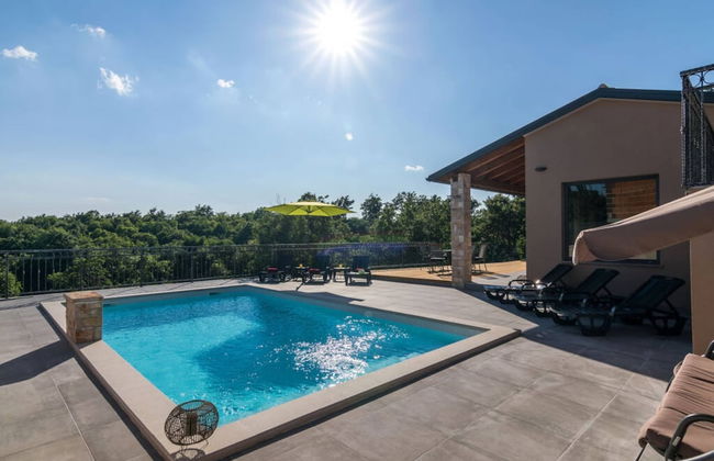 Villa Gloria Comfortable Holiday Residence - Photo 1