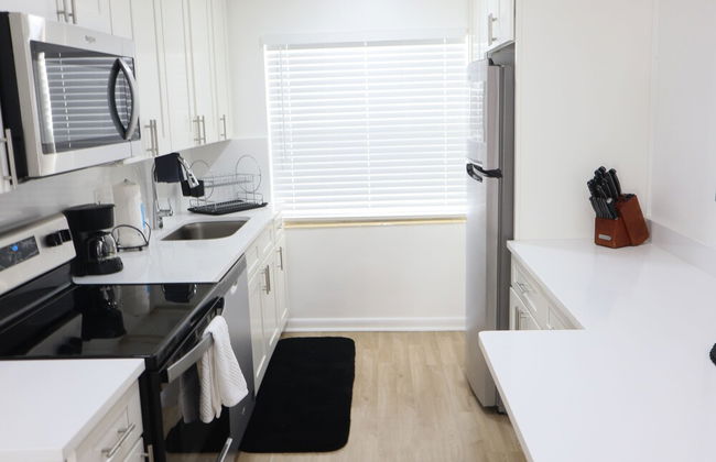 Amazing 2BR walking distance to Beach - Photo 12