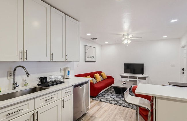 Amazing 2BR walking distance to Beach - Photo 16