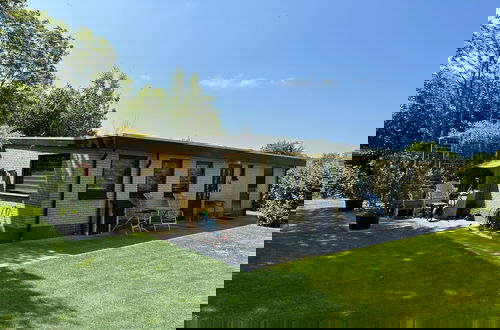 Foto 12 - Beautiful Bungalow With Spacious Garden