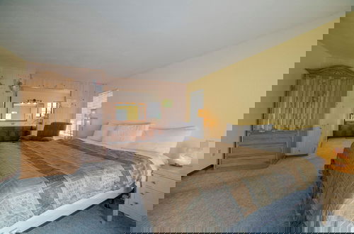 Photo 2 - Sonora Splendor Stately 3 BDR on Secluded Lot!